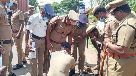 முதலுதவி செய்த எஸ்.பி. விஜயகுமார்.