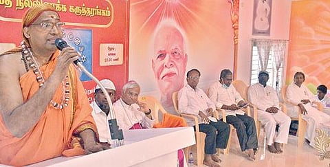 திருநெல்வேலியில் பிரம்ம குமாரிகள் அமைப்பு மற்றும் சர்வசமய கூட்டமைப்பு சார்பில்  நடைபெற்ற மதநல்லிணக்க கருத்தரங்கில் மத் பரசமய கோளரி நாத ஆதீன குருமகா சன்னிதானம் ல புத்தாத்மாநந்தா சரஸ்வதி சுவாமிகள் சிறப்புரையாற்றினார்.  							       படம்: மு.லெட்சுமி அருண்