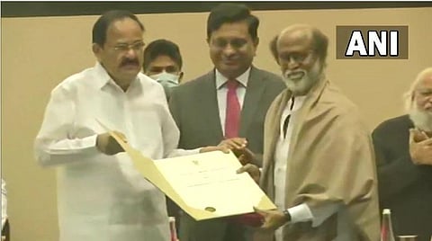 நடிகர் ரஜினிகாந்தின் ஈடுஇணையற்ற ஸ்டைல்: வெங்கய்ய நாயுடு பாராட்டு
