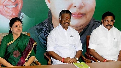 தென் மாவட்ட அதிமுகவில் சசிகலா ஆதரவு வட்டம் உருவாகிறதா?- கே.பழனிசாமி ஆதரவாளர்கள் கலக்கம்
