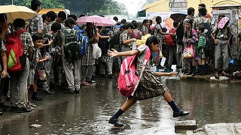 தமிழகத்தில் கனமழை: 8 மாவட்டங்களில் பள்ளி, கல்லூரிகளுக்கு விடுமுறை