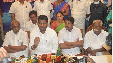 தமிழக பாஜக தலைவர் அண்ணாமலை இன்று நாகர்கோவிலில் செய்தியாளர்களுக்கு பேட்டியளித்தார்.