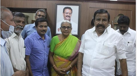 மகனுக்கு பரோல்; கே.என்.நேருவை சந்தித்த ரவிச்சந்திரன் தாய் 