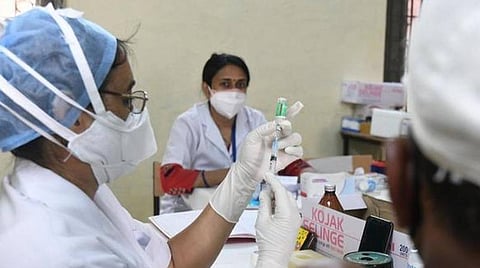 கோவிட்-19 தடுப்பூசி; எண்ணிக்கை 106.31 கோடியைக் கடந்தது