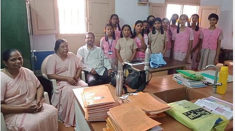 மாணவிகளை ஆசிரியராக மாற்றும் இலவசப் பயிற்சித் திட்டம்: இந்தியாவில் முதல் முறையாக மதுரையில் அறிமுகம்