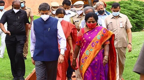 ஆரோவில் பவுண்டேஷன் நிர்வாகக் குழு கூட்டத்தில் தமிழக - புதுவை ஆளுநர்கள் பங்கேற்பு: புதிய திட்டங்கள் தொடர்பாக ஆலோசனை