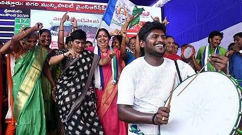 ஆந்திர இடைத்தேர்தலில் ஆளும் ஓய்எஸ்ஆர் காங்கிரஸ் அபார முன்னிலை: பாஜக இரண்டாமிடம்