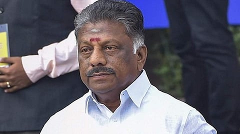 பெட்ரோல்‌,‌ டீசல்‌ மதிப்புக்‌ கூட்டு வரியை லிட்டருக்கு ரூ.7 குறையுங்கள்:‌ தமிழக அரசுக்கு ஓபிஎஸ் வலியுறுத்தல்
