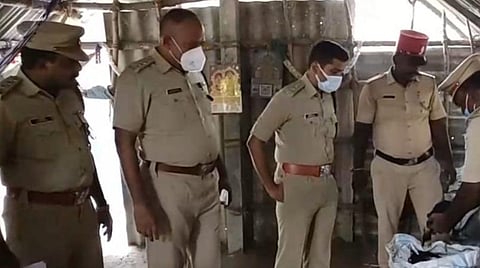 வெடி விபத்து எதிரொலி: புதுச்சேரியில் பட்டாசுக் கிடங்குகளில் சீனியர் எஸ்.பி. ஆய்வு