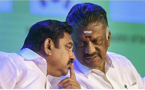 பல்வேறு மாநிலங்களைப் போல தமிழகத்திலும் பெட்ரோல், டீசல் மீதான மதிப்புகூட்டு வரியை குறைக்க வேண்டும்: அதிமுக ஒருங்கிணைப்பாளர்கள் ஓபிஎஸ், இபிஎஸ் வலியுறுத்தல்