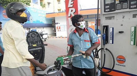 தமிழகம் உள்பட 14 மாநிலங்களில் பெட்ரோல், டீசல் வரி குறைப்பு இல்லை: மத்திய அரசு தகவல்