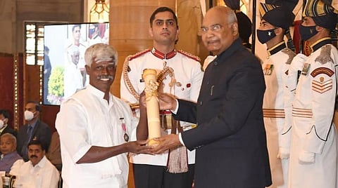 டெல்லியில் பத்மஸ்ரீ விருது: புதுச்சேரி டெரகோட்டா கலைஞர் முனுசாமி பெற்றார்