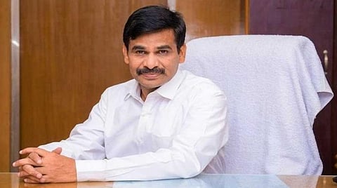 உணவுப்பொருள் வழங்கல் ஆணையர் உட்பட 13 ஐஏஎஸ் அதிகாரிகள் இடமாற்றம்: தலைமைச் செயலர் வெ.இறையன்பு உத்தரவு
