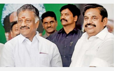 மழையால் பாதிக்கப்பட்ட பகுதிகளில் மீட்பு பணிகளில் முழுமையாக ஈடுபட வேண்டும்: அதிமுகவினருக்கு ஓபிஎஸ், இபிஎஸ் அறிவுறுத்தல்