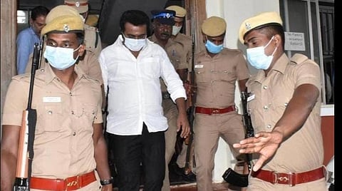 கடலூர் தலைமைக் குற்றவியல் நடுவர் நீதிமன்றத்தில் கடலூர் எம்.பி.ரமேஷை போலீஸார் ஆஜர்படுத்தி அழைத்துச் சென்றனர்.