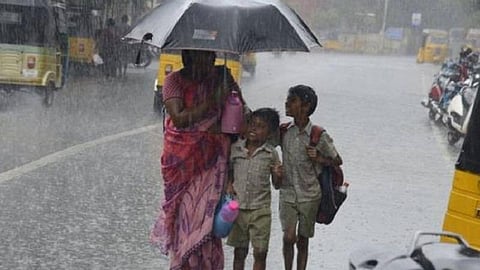 இன்று எந்தெந்த மாவட்டங்களில் பள்ளி, கல்லூரிகளுக்கு விடுமுறை: முழு விவரம்