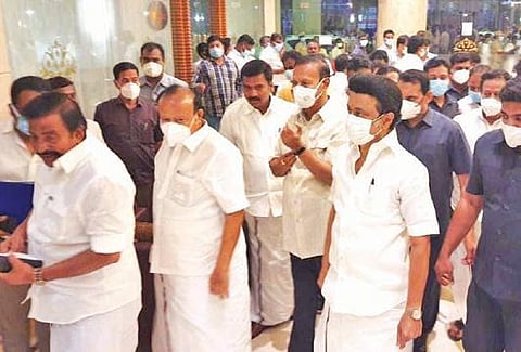 கடலூர் மாவட்ட மழை பாதிப்புகளை பார்வையிட இன்று செல்லும் முதல்வர் ஸ்டாலின், முன்னதாக நேற்றிரவு புதுவைக்கு வருகை தந்தார்.