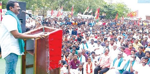 தேனியில் நடந்த கூட்டத்தில் பேசிய நாம் தமிழர் கட்சி ஒருங்கிணைப்பாளர் சீமான்.