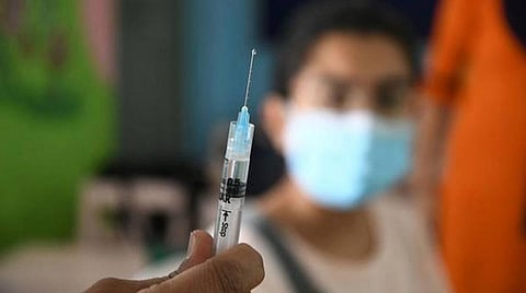 முதன்முறை சாதனை; 2 டோஸ் தடுப்பூசி செலுத்தியவர்கள் எண்ணிக்கை உயர்வு: மன்சுக் மாண்டவியா பெருமிதம்