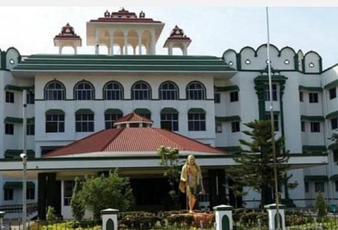 அரசு ஊழியர்கள், ஆசிரியர்கள் மீதான வழக்குகள் ரத்துக்கு எதிராக மனு: ஜாக்டோ- ஜியோ பதிலளிக்க உத்தரவு 