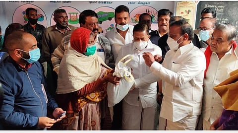 உ.பி., பஞ்சாப் தேர்தலைத் கருத்தில் கொண்டு வேளாண் சட்டங்கள் வாபஸ்: ஆ.ராசா கருத்து