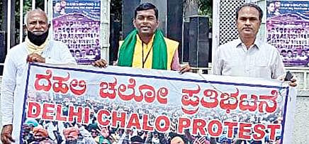 டெல்லி சலோ நடைபயணத்தின்போது நாகராஜ் கல்குதாகர்