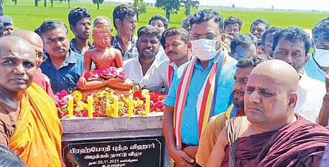 ராமநாதபுரம் அருகே ஓரிக்கோட்டையில் நடைபெற்ற புத்தர் ஆலய அடிக்கல் நாட்டும் நிகழ்வில் பங்கேற்ற விடுதலைச் சிறுத்தைகள் கட்சித் தலைவர் தொல்.திருமாவளவன் எம்.பி.