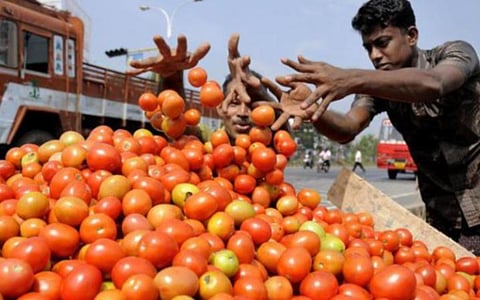 வரத்து குறைவால் காய்கறிகள் விலை அதிகரிப்பு: கோயம்பேடு சந்தையில் தக்காளி விலை ரூ.110-ஆக உயர்வு