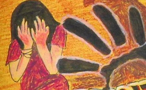 சிறுமியை மணந்து, நெருக்கமான படங்களை முகநூலில் வெளியிட்ட இளைஞர்: உயர் நீதிமன்றம் அபராதம்