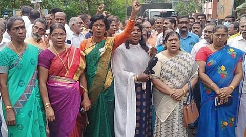 மண்டைக்காடு கோயிலில் ஆகமமுறைப்படி திருப்பணி நடத்தக்கோரி இந்து அமைப்பினர் போராட்டம்; போலீஸார் குவிப்பு