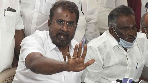என்னை கைது செய்ய உத்தரவிட்டுள்ளார்; பழிவாங்கும் நோக்கத்தோடு முதல்வர் செயல்படுகிறார்: முன்னாள் அமைச்சர் எஸ்.பி.வேலுமணி குற்றச்சாட்டு
