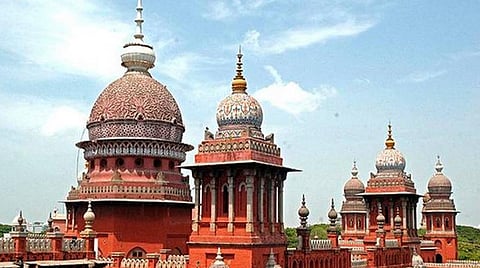 குலதெய்வ கோயிலுக்கு பூசாரியாக நியமிக்கப்பட்ட சிறுவனுக்கு கல்வி வழங்க என்ன நடவடிக்கை?- தமிழக அரசு பதிலளிக்க உயர் நீதிமன்றம் உத்தரவு
