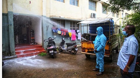 நாகர்கோவில் குடியிருப்பு வளாகம், மற்றும் சுற்றுப்புறப் பகுதிகள், வீடுகளில் கிருமி நாசினி தெளிக்கப்பட்டது. பிளீச்சிங் பவுடர் தூவப்பட்டது.