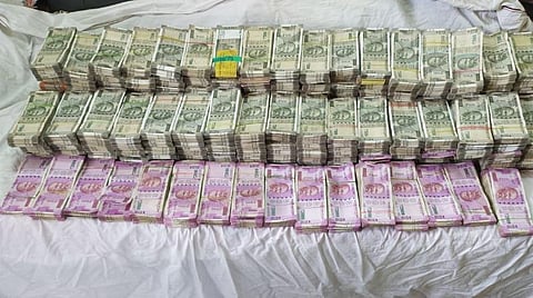 ரூ.2.27 கோடி பணம் பறிமுதல்: வேலூரில் 26 நாட்களுக்குப் பிறகு செயற்பொறியாளர் கைது