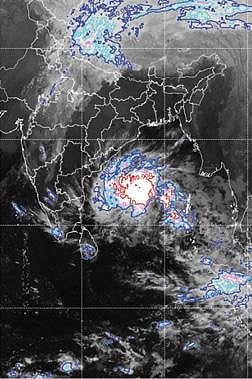காற்றழுத்த தாழ்வு இன்று புயலாக வலுப்பெறும்; தமிழகத்தில் 3 நாட்கள் கனமழை பெய்ய வாய்ப்பு : சென்னை வானிலை மையம் தகவல்