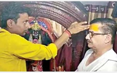 ஷியா முஸ்லிம் வக்ஃபு வாரிய முன்னாள் தலைவர் வசீம் ரிஜ்வீ இந்து மதத்துக்கு முறைப்படி மாறினார்