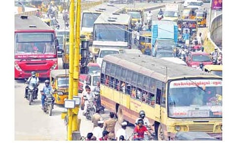 பெரியார் நிலையம் திறந்த முதல் நாளே போக்குவரத்து ஸ்தம்பிப்பு: பொதுமக்கள், வாகன ஓட்டுநர்கள் சிரமம்