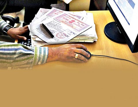 முதல்வரின் பார்வைக்கு ஏங்கும் நில நிர்வாகத் துறை