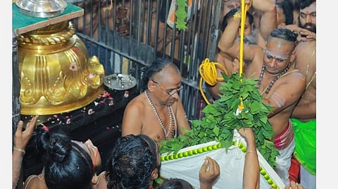 சிதம்பரம் நடராஜர் கோவிலில் ஆருத்ரா விழா:  கொடியேற்ற நிகழ்வு நடைபெற்றது  