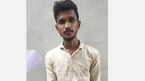 திருப்பூர் சைபர் கிரைம் போலீஸாரால் கைது செய்யப்பட்ட நியாஸ்