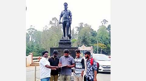 குன்னூரில் ஹெலிகாப்டர் விபத்து ஏற்பட்ட பகுதியில் நினைவுச் சின்னம்: கையெழுத்து இயக்கம் தொடக்கம்