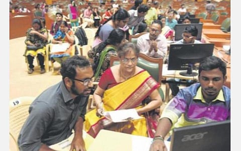 உச்ச நீதிமன்றத்தில் வழக்கு இருப்பதால் இளநிலை, முதுநிலை மருத்துவப் படிப்பு மாணவர் சேர்க்கை கலந்தாய்வு தாமதம்