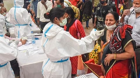 இந்தியாவில் கடந்த 24 மணி நேரத்தில் 8,439 பேருக்கு கரோனா உறுதி: 252 பேர் பலி