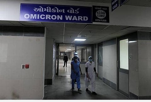 ஒமைக்ரான் வைரஸ் மனிதர்களின் நுரையீரலை உடனே பாதிக்காது: ஆய்வில் தகவல்
