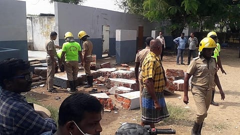நெல்லையில் தனியார் பள்ளியில் கழிவறை சுற்றுச்சுவர் இடிந்து விழுந்து 3 மாணவர்கள் மரணம்; 3 பேர் பலத்த காயம்: பள்ளி தாளாளர், தலைமையாசிரியர், ஒப்பந்ததாரர் கைது