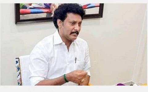 தமிழகம் முழுவதும் உள்ள பள்ளிக் கட்டிடங்களின் தரம் குறித்து இம்மாத இறுதிக்குள் ஆய்வறிக்கை: அமைச்சர் அன்பில் மகேஸ் பொய்யாமொழி அறிவுறுத்தல்