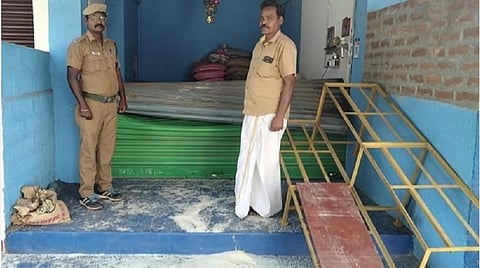 கோவை மருதமலை அருகே நள்ளிரவில் கடை, வீடுகளிலிருந்து அரிசி மூட்டைகளை வெளியே இழுத்து சாப்பிட்ட யானைகள்