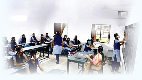 பள்ளி மேலாண்மைக் குழுக்களை மேலும் எப்படி வலுப்படுத்தலாம்?
