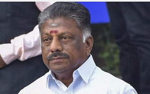 ஒமைக்ரானைக் கட்டுப்படுத்த விமானப் பயணிகளை முழுமையாகக் கண்காணிக்க வேண்டும்: ஓபிஎஸ்