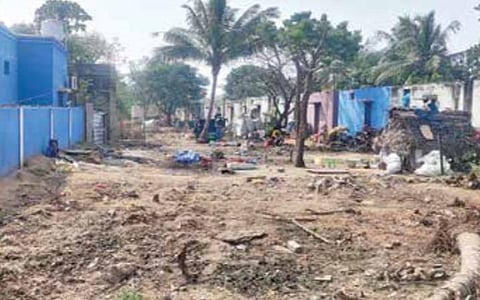 பூஞ்சேரி பகுதியில் நரிக்குறவ சமுதாய மக்களுக்கு முதல்வர் வழங்கிய வீட்டுமனை பட்டா நிலத்தில் குளறுபடி: இந்த நிலம் வேண்டாம் என நரிக்குறவர்கள் வேதனை